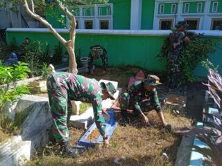 Jelang HUT ke-79 TNI, Kodim 0415/Jambi Karya Bhakti Bersihkan TPU